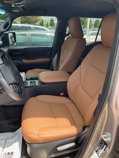 Jeep Sahara with warm cognac leather seats
